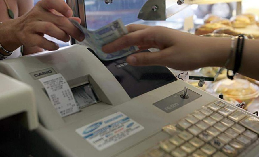 ΑΑΔΕ: Μηνύματα "συμμόρφωσης" και μετά πρόστιμα για μη διαβίβαση στοιχείων από ταμειακές