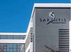 Ο Όμιλος Σαράντη και το brand Str8 ενισχύουν το έργο του Ξενώνα Φοίβη