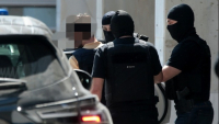 Υπόθεση Marfin: Προφυλακίστηκαν οι δύο 42χρονοι – Συναινεί στην έκδοσή της από τη Βρετανία η 46χρονη κατηγορούμενη