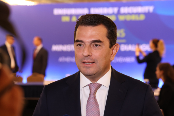 Κώστας Σκρέκας: «Καλάθι των Χριστουγέννων» σε προσιτές τιμές για όλους