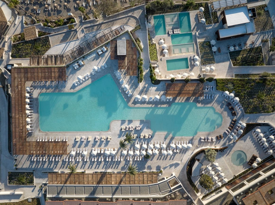 ELLA RESORTS: Συμφωνία χρηματοδότησης 710 εκατ. ευρώ από την Πειραιώς