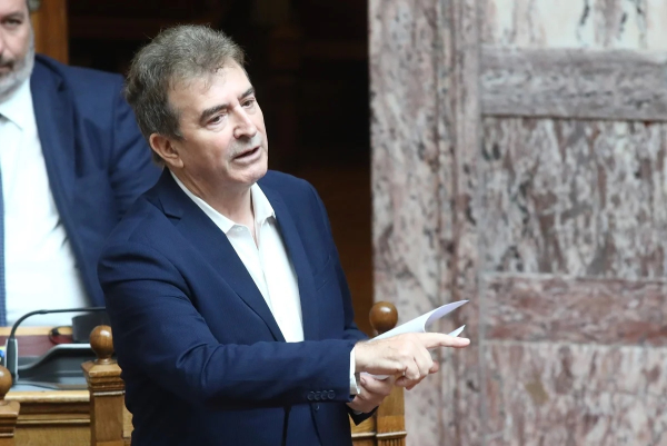 Μ. Χρυσοχοΐδης: Εξήγγειλε την περαιτέρω ενίσχυση του ΕΟΦ