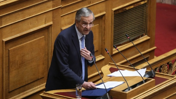 Ηχηρή διαφοροποίηση Σαμαρά στη Βουλή - Επίθεση εφ' όλης της ύλης στην κυβέρνηση