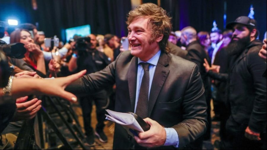 Αργεντινή: Πώς κατάφερε να θριαμβεύσει στις εκλογές ο ακραίος φιλελεύθερος Χαβιέρ Μιλέι;