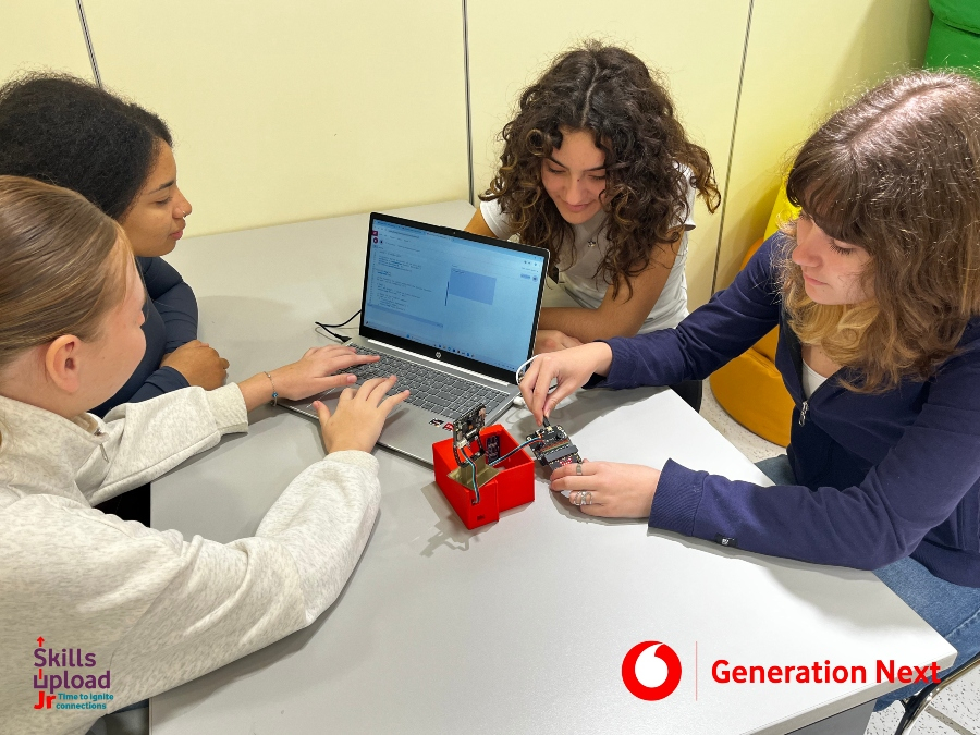 &Eta; &epsilon;&lambda;&lambda;&eta;&nu;&iota;&kappa;ή &omicron;&mu;ά&delta;&alpha; &sigma;&tau;&eta;&nu; &kappa;&omicron;&rho;&upsilon;&phi;ή &tau;&omicron;&upsilon; &epsilon;&upsilon;&rho;&omega;&pi;&alpha;ϊ&kappa;&omicron;ύ &delta;&iota;&alpha;&gamma;&omega;&nu;&iota;&sigma;&mu;&omicron;ύ Skills Upload Jr &tau;&omicron;&upsilon; &Iota;&delta;&rho;ύ&mu;&alpha;&tau;&omicron;&sigmaf; Vodafone