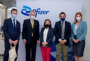 Πάιατ: Επίσκεψη στο Κέντρο Ψηφιακής Καινοτομίας της Pfizer μαζί με την Πρόξενο των ΗΠΑ στη Θεσσαλονίκη