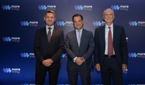 Από αριστερά, ο Βίκτωρ Παπακωνσταντίνου, Γενικός Διευθυντής της MORE, ο Άδωνις Γεωργιάδης, Υπουργός Ανάπτυξης και Επενδύσεων και ο Πέτρος Τζαννετάκης, Αναπληρωτής Διευθύνων Σύμβουλος του Ομίλου Motor Oil.