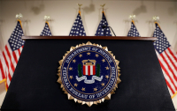 ΗΠΑ: Ο επικεφαλής του FBI επισκέφθηκε την Κίνα
