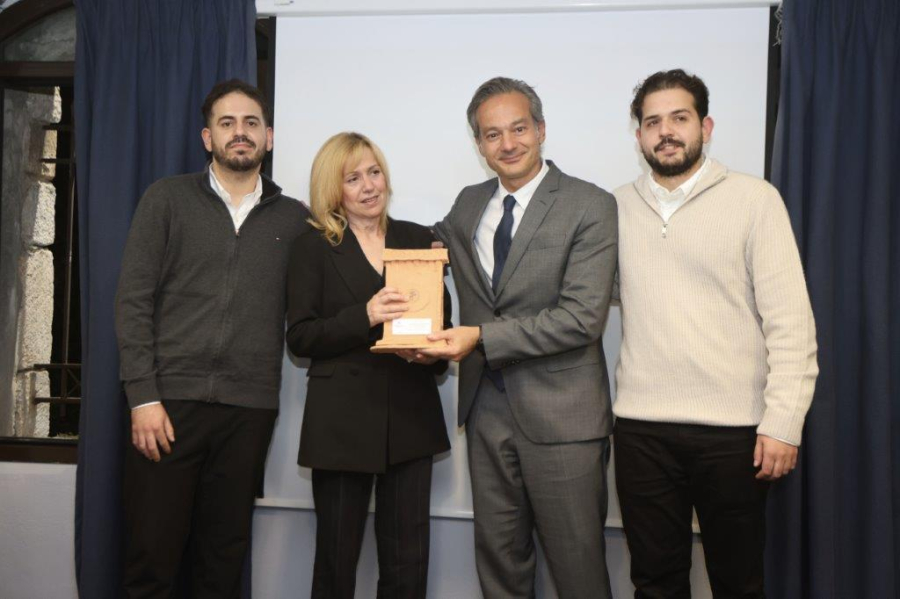 Η ΕΣΕΕ και ο Εμπορικός Σύλλογος Λιβαδειάς τίμησαν τον Κώστα Παπασπύρου