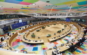 Πως η Κομισιόν θα υπολογίσει τα υπερκέρδη των διυλιστηρίων