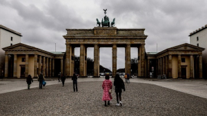 Γερμανία: Οι ανεμβολίαστοι κινδυνεύουν να χάσουν τα επιδόματα ανεργίας