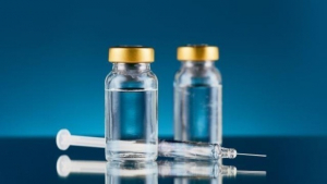 Κορονοϊός: Μόνο τα mRNA εμβόλια φαίνεται να αποτρέπουν τη μόλυνση από την Όμικρον
