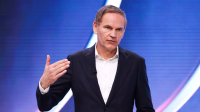 Oliver Blume (CEO της Volkswagen): Υπό «τεράστια πίεση» οι ευρωπαϊκές αυτοκινητοβιομηχανίες