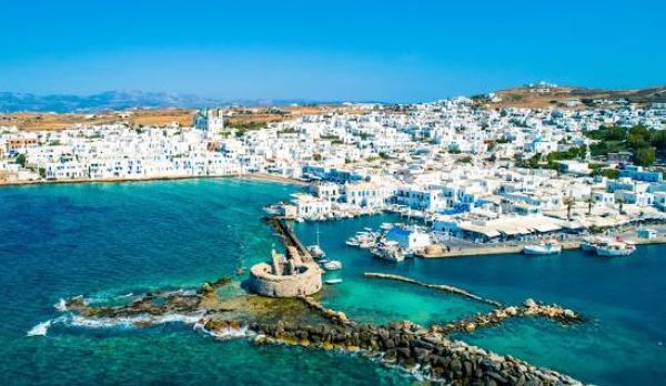 «Επίγειος παράδεισος» για τους Σέρβους η Πάρος