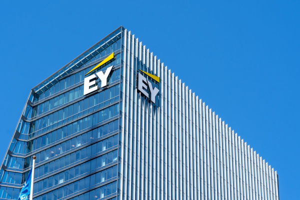 EY-Parthenon: Παρά την αβεβαιότητα των δασμών, οι CEOs συνεχίζουν να εξετάζουν συγχωνεύσεις και εξαγορές