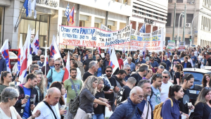 Απεργιακή συγκέντρωση στα Προπύλαια: «Όχι στις 13 ώρες δουλειά»