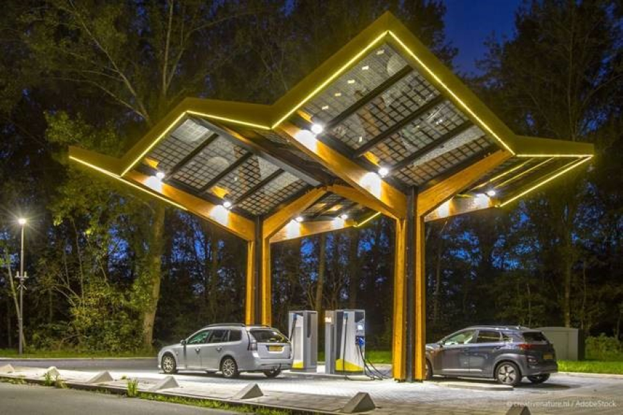 Νέοι κανόνες για περισσότερους σταθμούς φόρτισης αυτοκινήτων, καθαρότερα καύσιμα στα πλοία