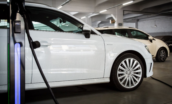 Αυτοκίνητο: Συμβουλές από Mercedes Benz για τη φόρτιση των αμιγώς ηλεκτρικών οχημάτων