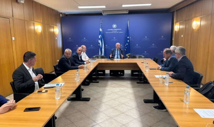 Συνάντηση Τσιάρα με ΔΟΒ: Συντονισμένες δράσεις για τη στήριξη του βαμβακιού