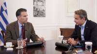 Συνάντηση Μητσοτάκη με τον αμερικανό John Sarbanes