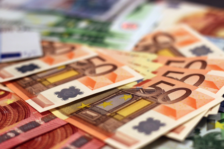 Το ευρώ ενισχύεται 0,25%, στα 1,0730 δολάρια
