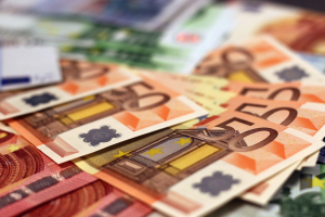 Το ευρώ ενισχύεται 0,25%, στα 1,0730 δολάρια