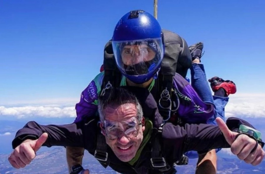 Μπακογιάννης: Έκανε ελεύθερη πτώση ανήμερα της γιορτής του