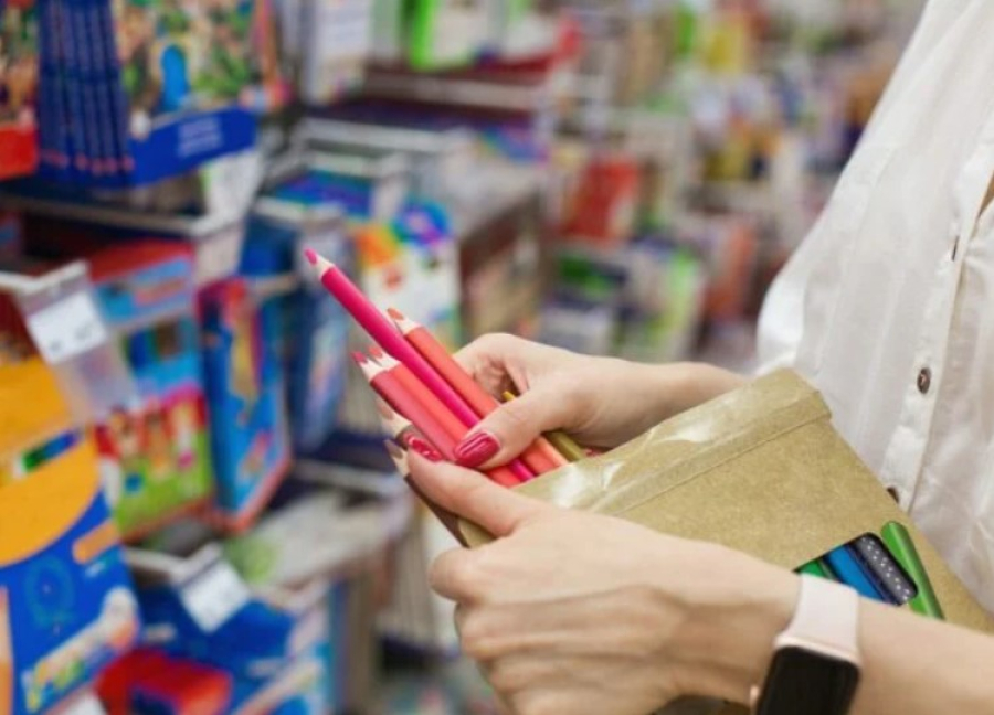 Πρόστιμο 230.000 σε γνωστή εταιρεία σχολικών ειδών για παραβίαση του πλαφόν κέρδους