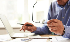 Συνταξιούχοι που εργάζονται: Τι θα ισχύσει από τον Ιανουάριο του 2024 - Ο σχεδιασμός του υπ. Εργασίας