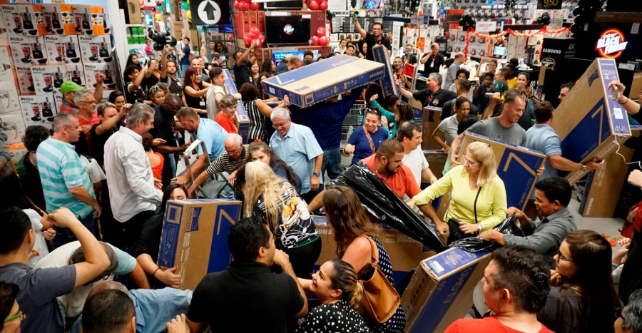 ΗΠΑ-Black Friday: Περισσότεροι καταναλωτές,λιγότερες αγορές