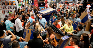 ΗΠΑ-Black Friday: Περισσότεροι καταναλωτές,λιγότερες αγορές