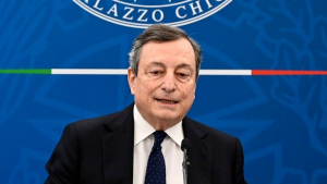 Ιταλία: Ο Ντράγκι παρουσίασε το «σούπερ πράσινο πάσο εμβολιασμένων»