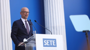 Ρέτσος: 2 επιπλέον μονάδες στο ΑΕΠ, από τον τουρισμό φέτος - Αισιοδοξία για το 2022