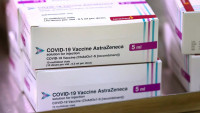 Αλλαγή &quot;πλεύσης&quot; στη Bρετανία για το εμβόλιο της AstraZeneca