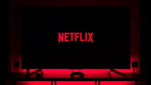 Netflix: Λανσάρει νέα φθηνότερη έκδοση, αλλά με διαφημίσεις