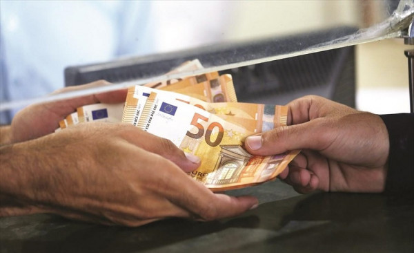 Περισσότεροι επαγγελματίες επιστήμονες θα λάβουν 400 ευρώ