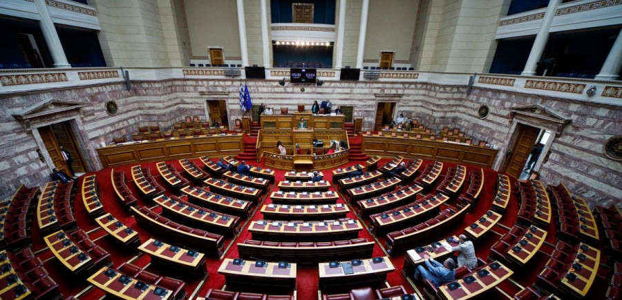 "Διαξιφισμοί" κυβέρνησης και αντιπολίτευσης στη Βουλή για το σωφρονιστικό σύστημα