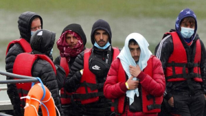 Βρετανία: 3.000 λίρες για κάθε μετανάστη προκειμένου να πάει οικειοθελώς στη Ρουάντα