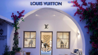 Louis Vuitton Ελλάς: Πτώση τζίρου 6,5% με «βουτιά» 16,3% στις tax free πωλήσεις – Συνεχίζονται τα υψηλά μερίσματα