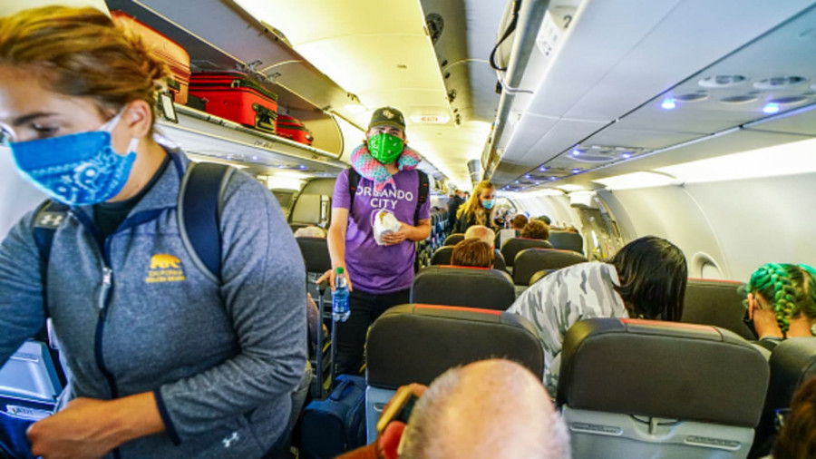 NYT: Οι εμβολιασμένοι Αμερικανοί θα μπορούν σύντομα να ταξιδέψουν στην ΕΕ