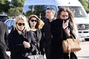 Γιώργος Παπαδάκης: Συγκίνηση στο τελευταίο αντίο στη Ριτσώνα - Πλήθος κόσμου έδωσε το παρόν