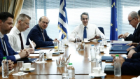 Μητσοτάκης: Σύσκεψη με την ηγεσία του υπουργείου Οικονομικών