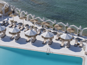Pounda Resort Paros: Ανοίγει τις πόρτες του ως ο νέος παραθαλάσσιος κυκλαδίτικος προορισμός