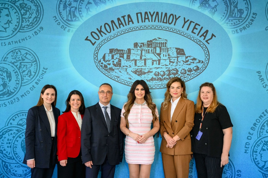 Επίσκεψη της Αμερικανίδας πρέσβης Kimberly Guilfoyle στο ιστορικό εργοστάσιο «Παυλίδη»