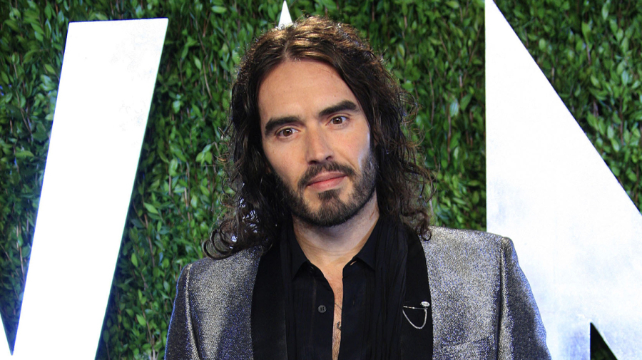 YouTube: Ανέστειλε την λειτουργία του καναλιού του Ράσελ Μπραντ