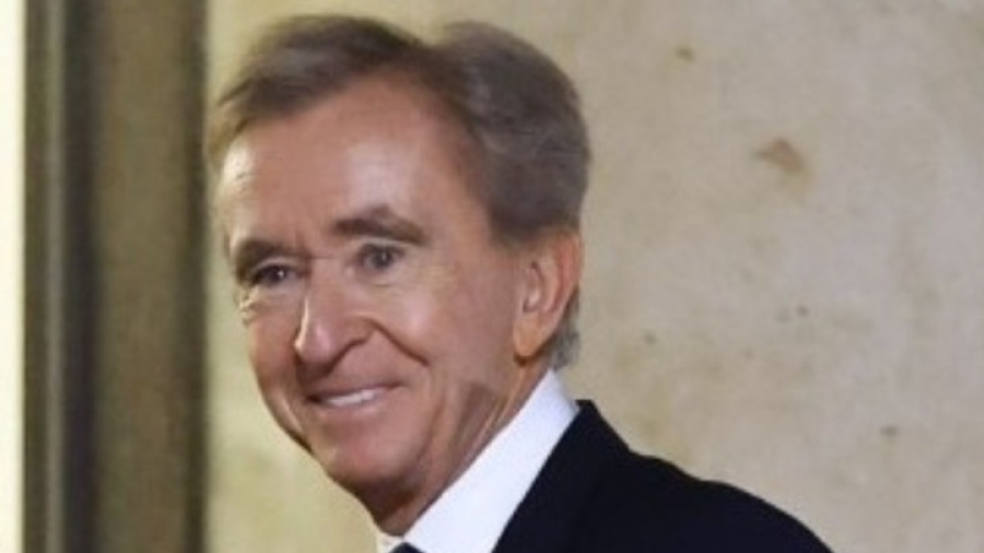 Γαλλία: Ο Μπερνάρ Αρνό της LVMH, κατά του φόρου 2%: «Επίθεση στη γαλλική οικονομία»