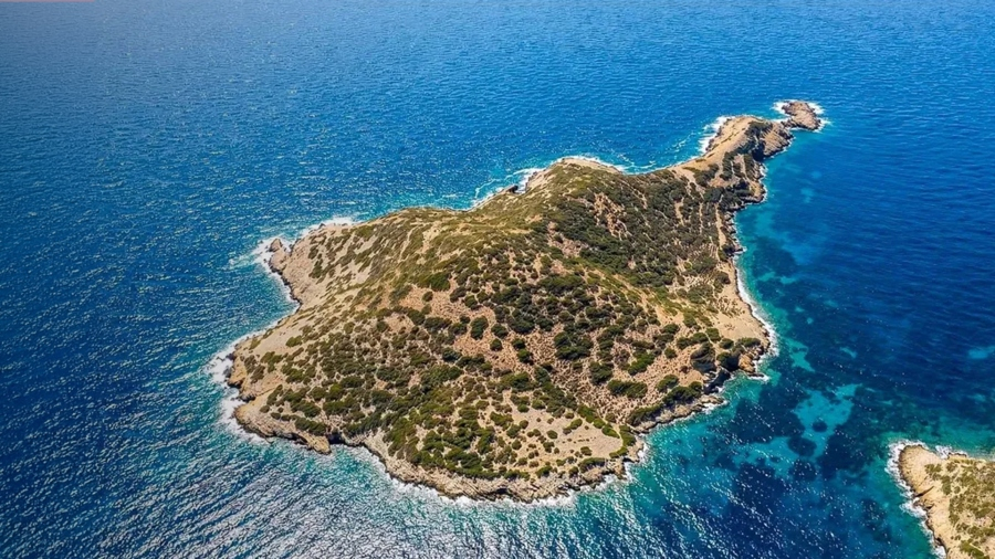 Daily Mail: Πωλείται η νησίδα Στρογγυλή στα Δωδεκάνησα έναντι 4,5 εκατ. ευρώ