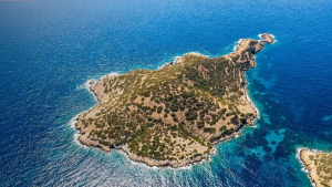 Daily Mail: Πωλείται η νησίδα Στρογγυλή στα Δωδεκάνησα έναντι 4,5 εκατ. ευρώ