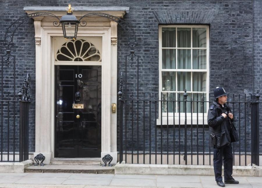 Βρετανία: Πολιτικό χάος, μετά την παραίτηση Τρας - Οι διάδοχοι και η επιστροφή Τζόνσον