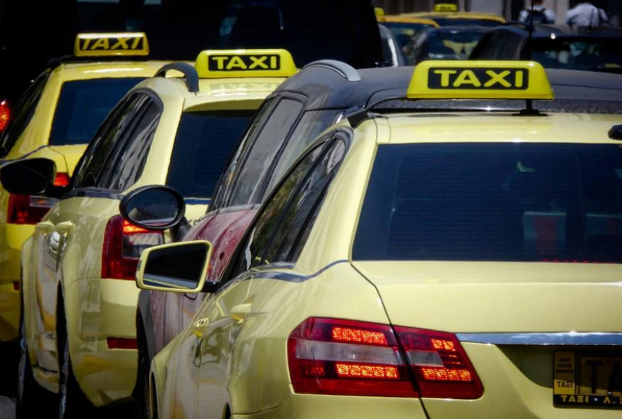 Ξεκίνησαν οι αιτήσεις για την αποζημίωση 200 ευρώ σε υπηρεσίες ταξί